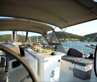 OCEANINS 51.1- Yacht charter-Athens5