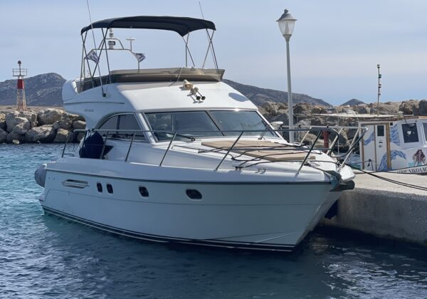 Charter a yacht Paros
